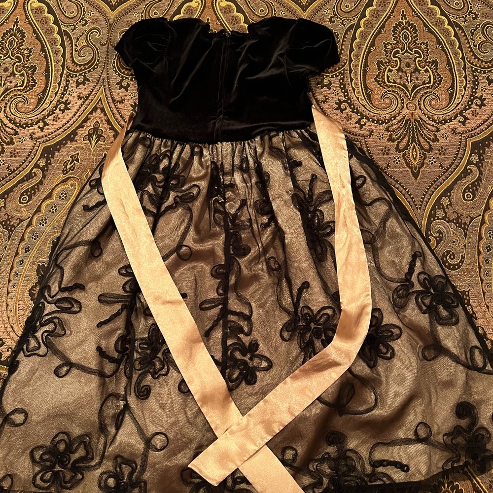 Girls dress - Picture 2 of 2